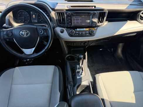 Used 2018 Toyota RAV4 XLE AWD/4WD image 6