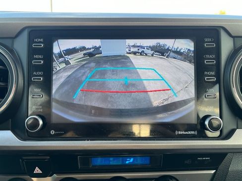 Used 2021 Toyota Tacoma SR5 AWD/4WD image 17