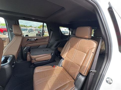 New 2026 Chevrolet Tahoe High Country w/ Sun And Tow Package AWD/4WD image 15