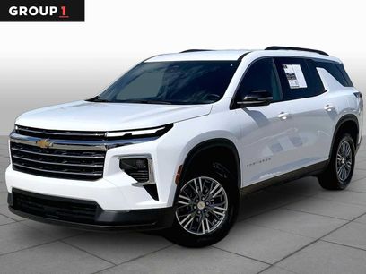 Used 2025 Chevrolet Traverse LT