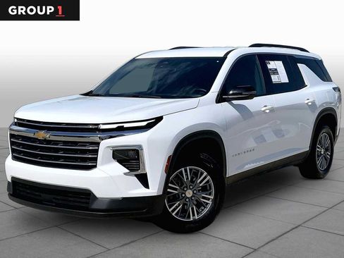 Used 2025 Chevrolet Traverse LT FWD image 1