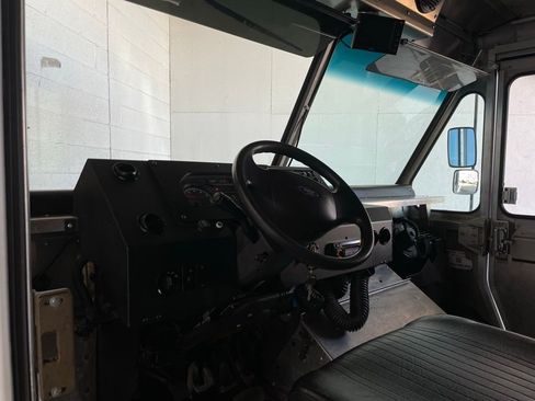 Used 2016 Ford E-350 and Econoline 350 Super Duty w/ A/C Prep Package RWD image 23