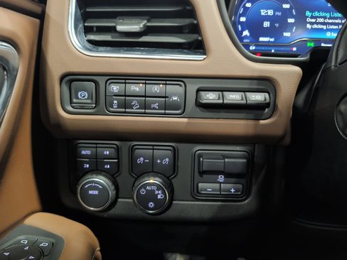 Used 2023 Chevrolet Suburban High Country w/ Advanced Technology Package AWD/4WD image 11