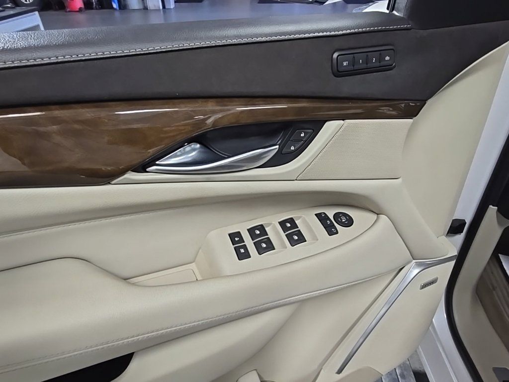 Used 2019 Cadillac Escalade Premium Luxury AWD/4WD image 14