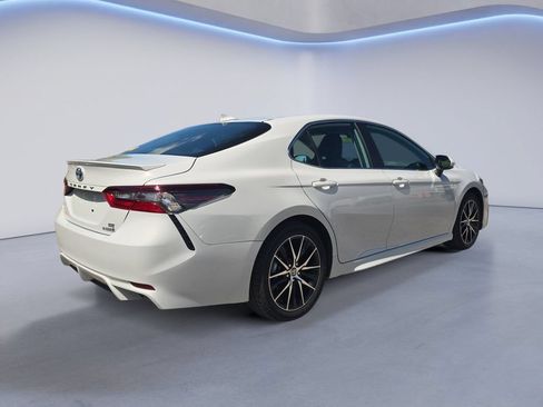 Used 2024 Toyota Camry SE FWD image 7