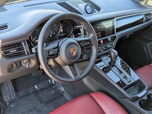 Used 2025 Porsche Macan Turbo image 4