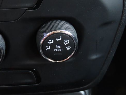 Used 2019 Jeep Renegade Sport w/ Sport Appearance Group image 31