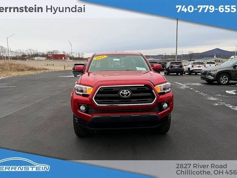 Used 2017 Toyota Tacoma TRD Sport image 2