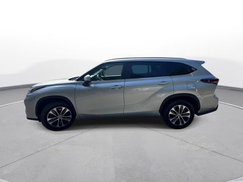 Certified 2025 Toyota Highlander XLE FWD image 9