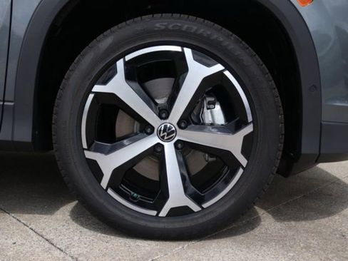New 2026 Volkswagen Tiguan SE image 5