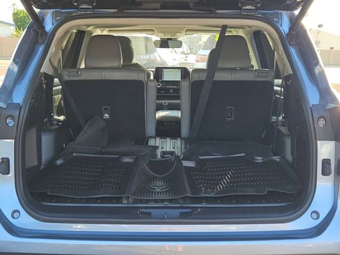 Used 2022 Toyota Highlander XLE image 6