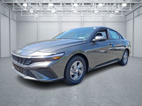 New 2026 Hyundai Elantra SE FWD image 2