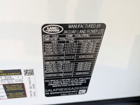 Certified 2025 Land Rover Range Rover SE image 34