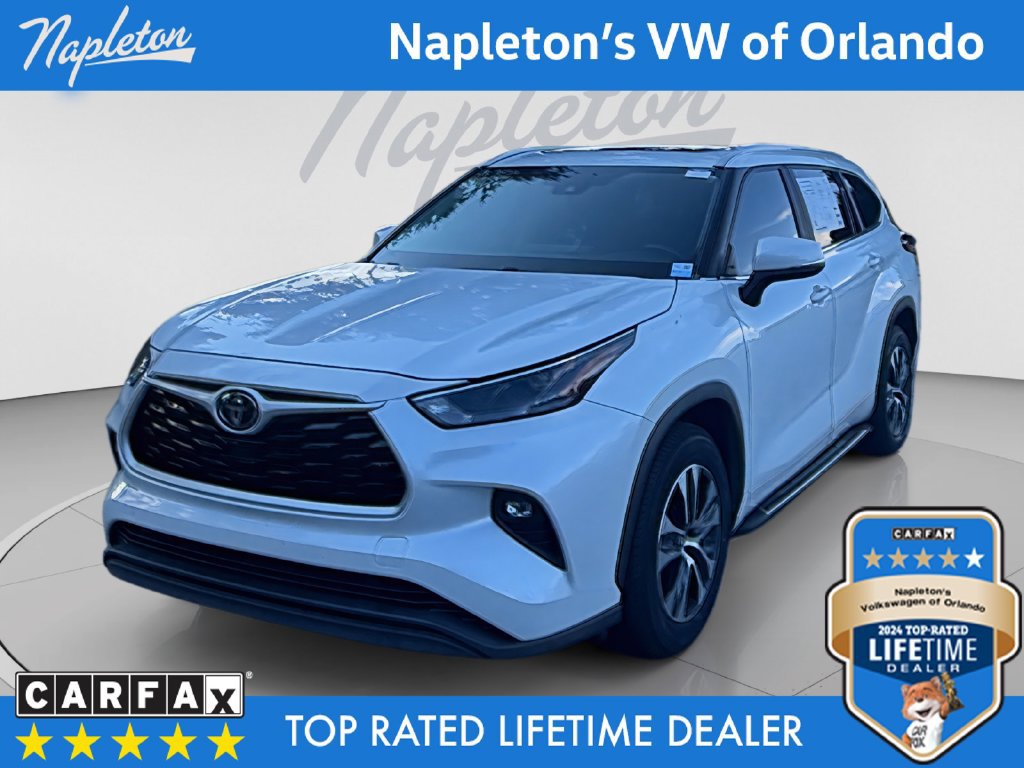 Used 2023 Toyota Highlander XLE FWD image 1