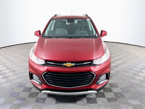 Used 2022 Chevrolet Trax LT w/ LT Convenience Package FWD image 2