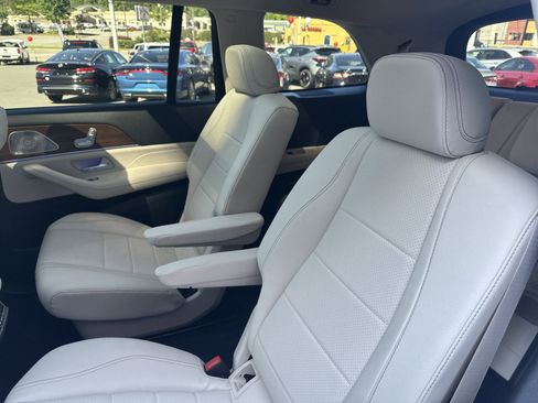Used 2023 Mercedes-Benz GLS 450 4MATIC image 26