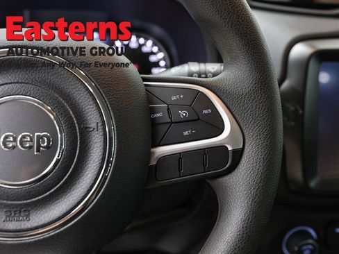 Used 2023 Jeep Renegade Latitude AWD/4WD image 16