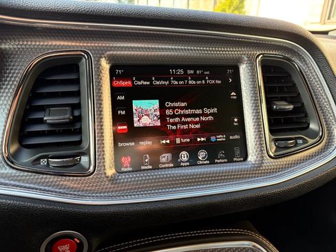 Used 2015 Dodge Challenger SRT Hellcat image 35