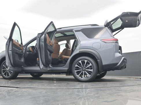 New 2026 Nissan Pathfinder Platinum FWD image 44