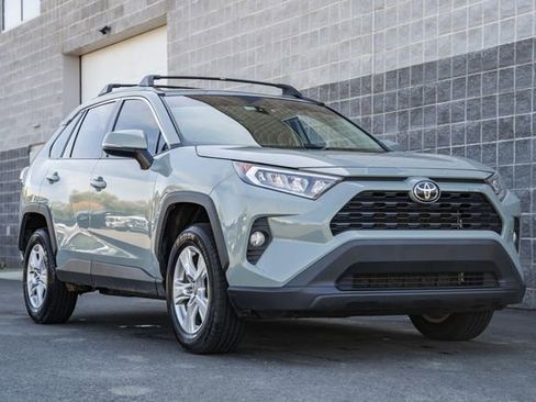 Used 2021 Toyota RAV4 XLE AWD/4WD image 2