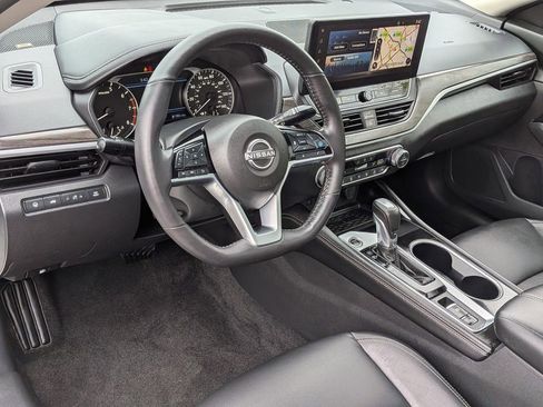 Used 2025 Nissan Altima 2.5 SL FWD image 10