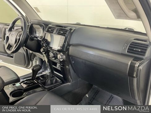 Used 2020 Toyota 4Runner Venture w/ Moonroof Package AWD/4WD image 32