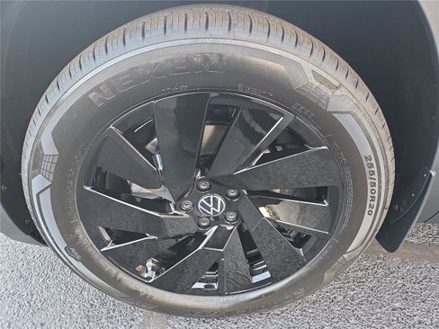 New 2026 Volkswagen Atlas SE image 10