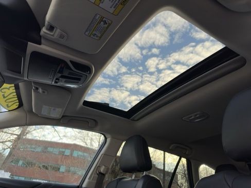 Used 2023 Subaru Outback Limited image 19