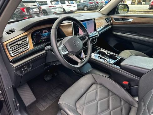 Used 2025 Volkswagen Atlas SE FWD image 13