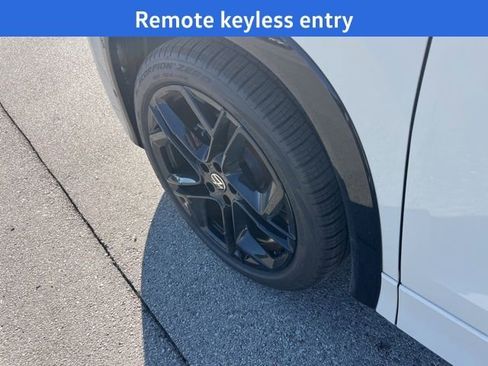 New 2026 Volkswagen Tiguan SE R-Line image 5