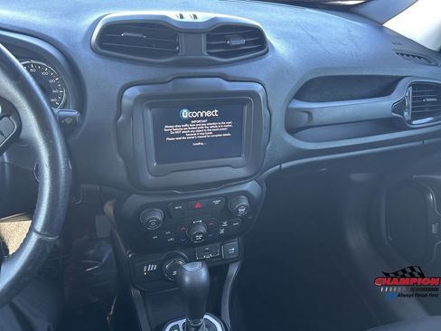 Used 2019 Jeep Renegade Altitude w/ Quick Order Package 2XM AWD/4WD image 19