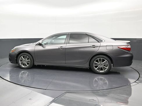 Used 2016 Toyota Camry SE FWD image 2