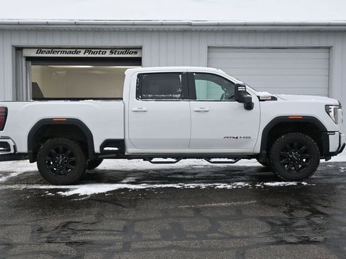 Used 2024 GMC Sierra 2500 AT4 w/ AT4 Preferred Package image 6