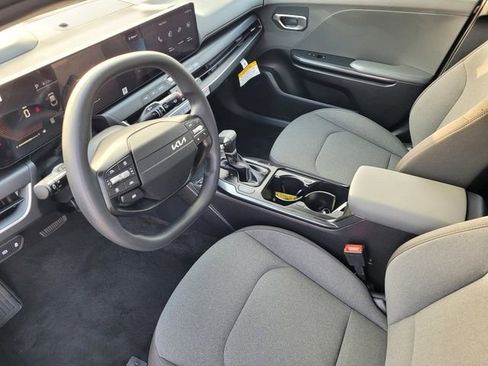 Used 2025 Kia K4 LXS image 7