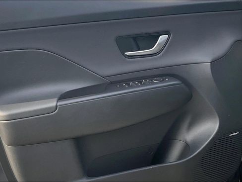 Used 2024 Hyundai Kona Limited image 28