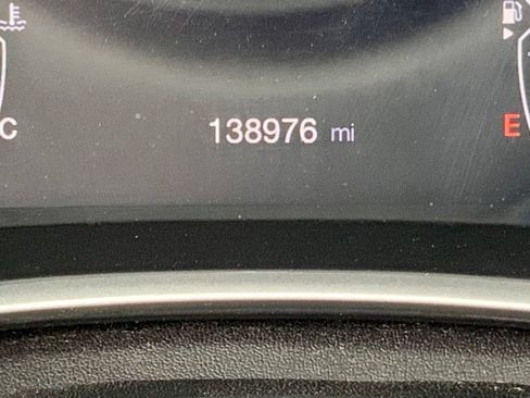 Used 2019 Jeep Compass Latitude w/ Popular Equipment Group AWD/4WD image 25