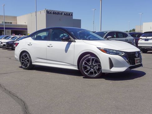 Used 2024 Nissan Sentra SR w/ SR Premium Package FWD image 5