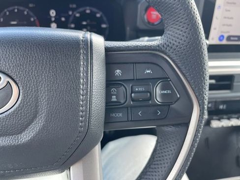 Used 2025 Toyota Tacoma TRD Sport image 26