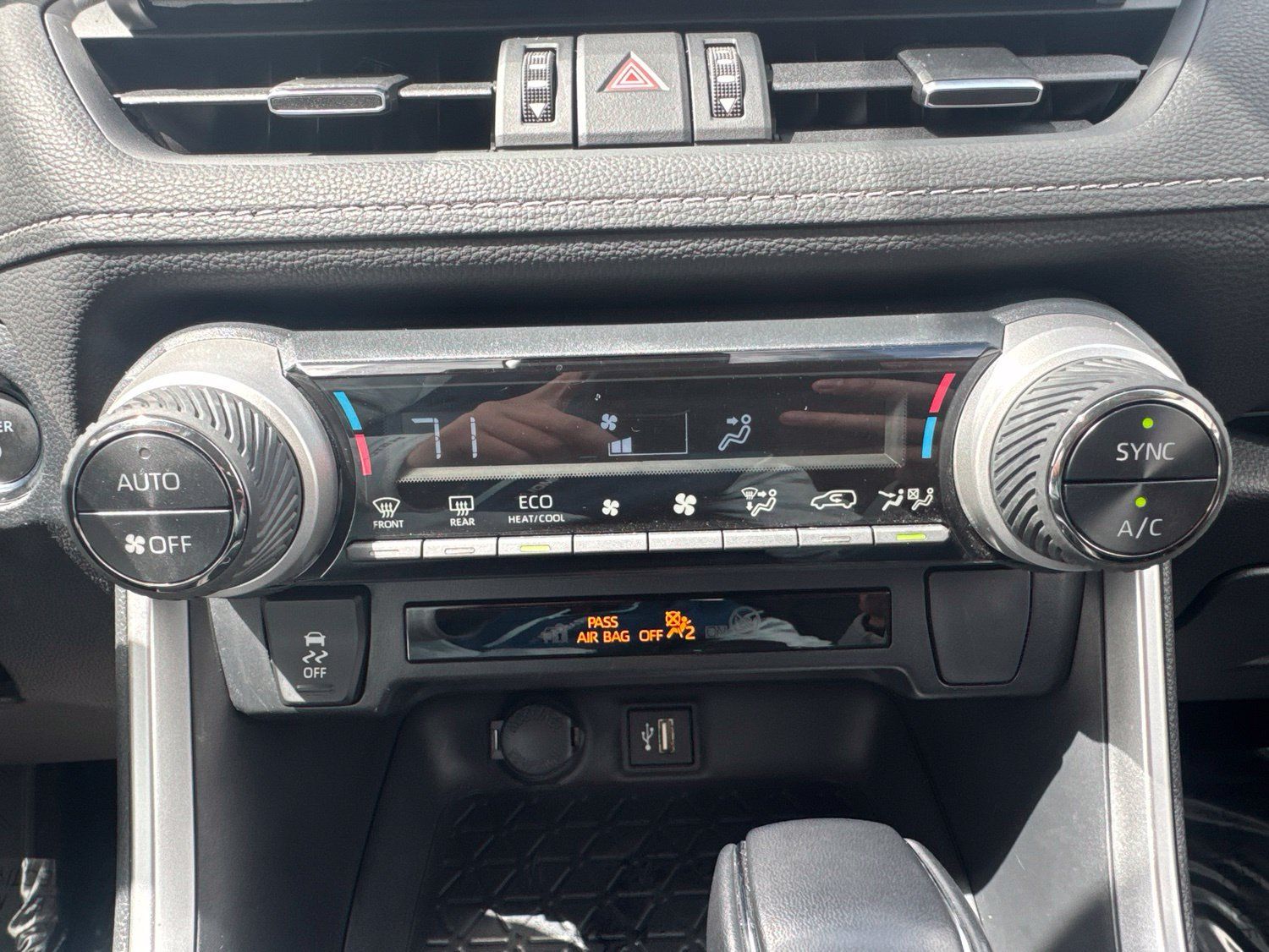 Used 2025 Toyota RAV4 XLE Premium AWD/4WD image 18