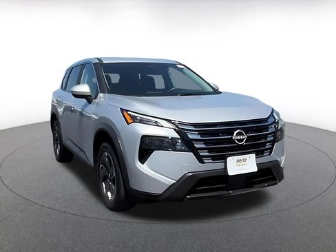 Used 2025 Nissan Rogue SV FWD image 3