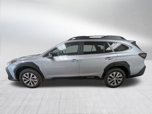 Used 2025 Subaru Outback Premium image 2
