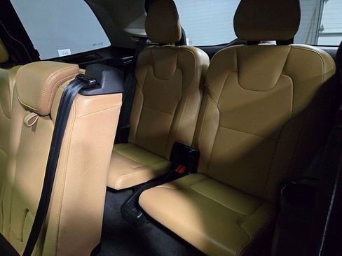 Used 2016 Volvo XC90 T6 Momentum w/ Momentum Plus Package image 19