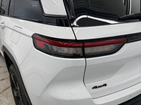 Certified 2023 Jeep Grand Cherokee Altitude AWD/4WD image 18
