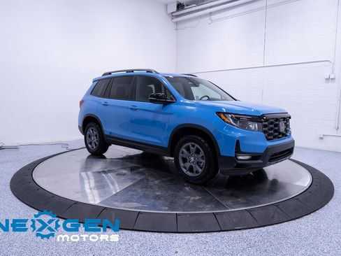 Used 2025 Honda Passport TrailSport image 2