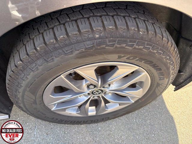 Used 2021 Toyota Sienna XLE w/ XLE Plus Package FWD image 4