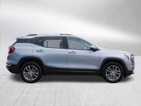 Used 2024 GMC Terrain SLT w/ Infotainment Package II image 8