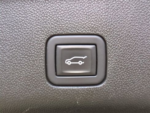 Used 2024 GMC Yukon XL SLT image 15