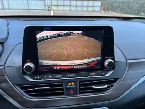 Used 2024 Nissan Altima 2.5 SV FWD image 24