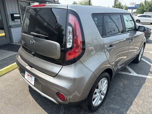 Used 2018 Kia Soul + FWD image 8