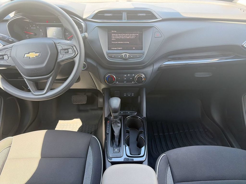 Used 2023 Chevrolet TrailBlazer LT FWD image 11
